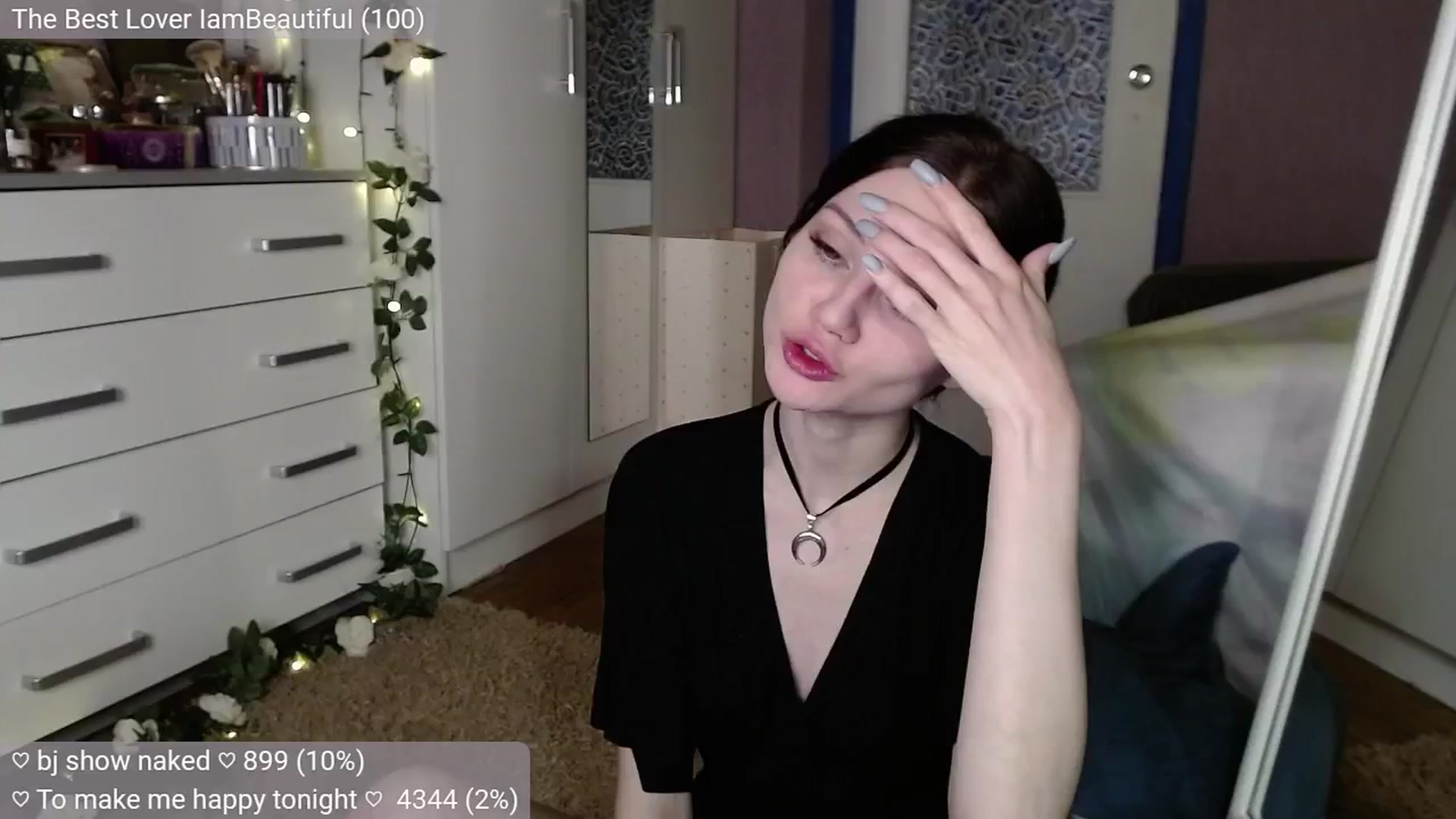 Gallery image thumbnail from JellyFox's myfreecams stream on, 10/21/2024, 08:48 image 12 of 20