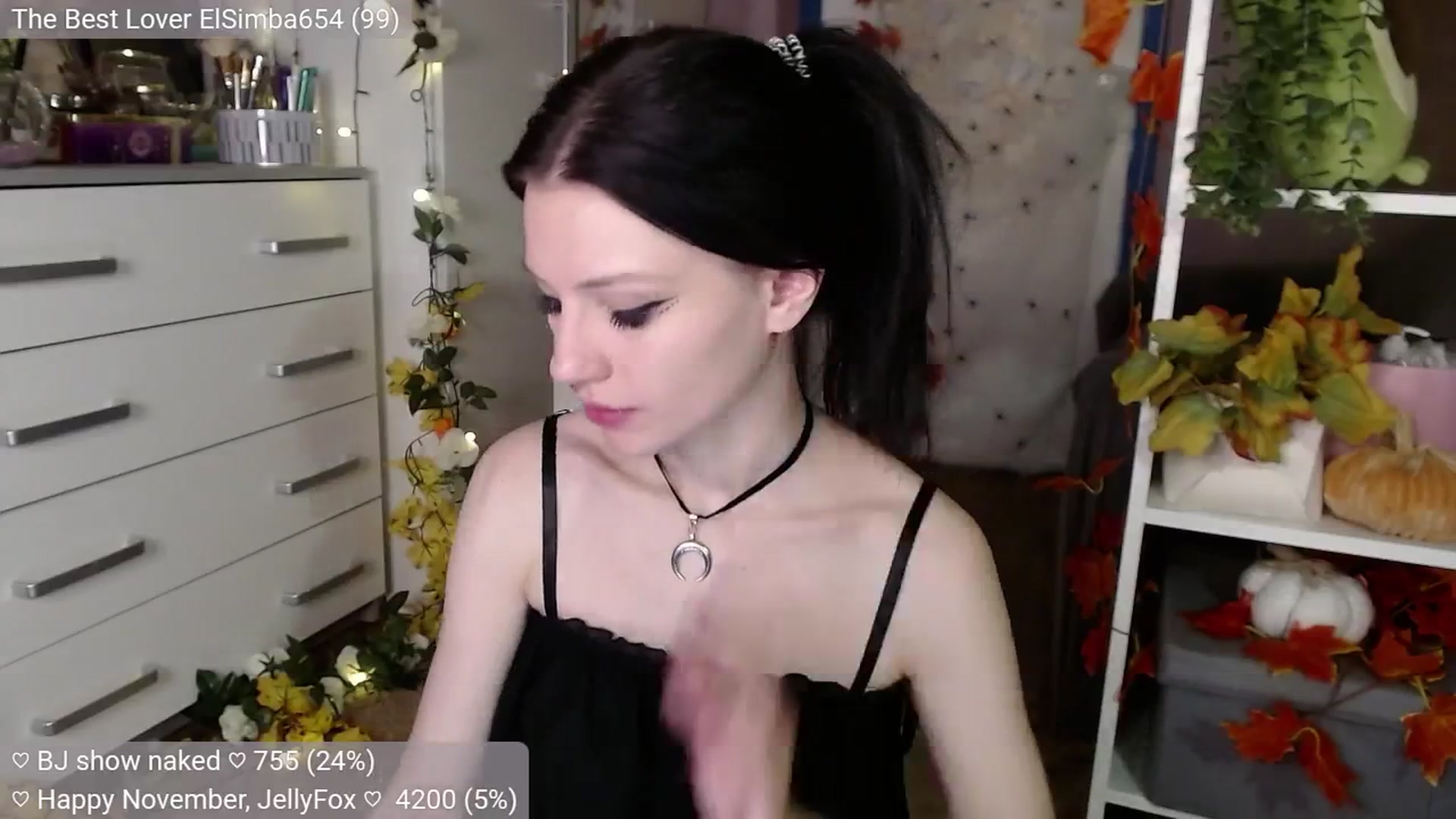 Gallery image thumbnail from JellyFox's myfreecams stream on, 11/06/2024, 07:40 image 19 of 20