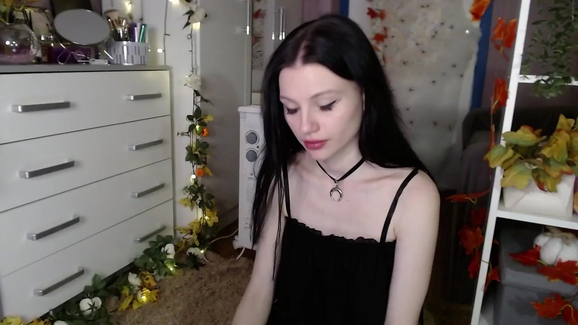 Gallery image thumbnail from JellyFox's myfreecams stream on, 11/08/2024, 08:00 image 1 of 20
