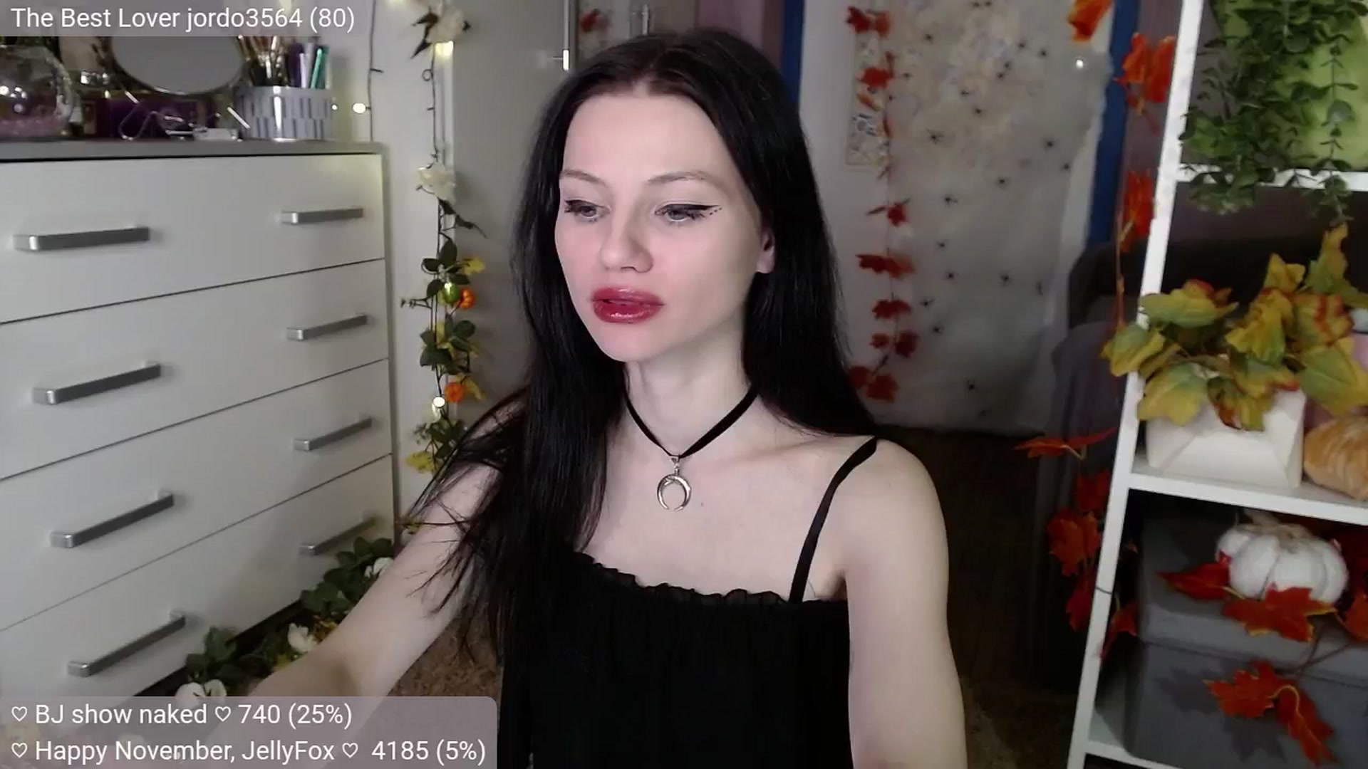 Gallery image thumbnail from JellyFox's myfreecams stream on, 11/08/2024, 08:00 image 10 of 20