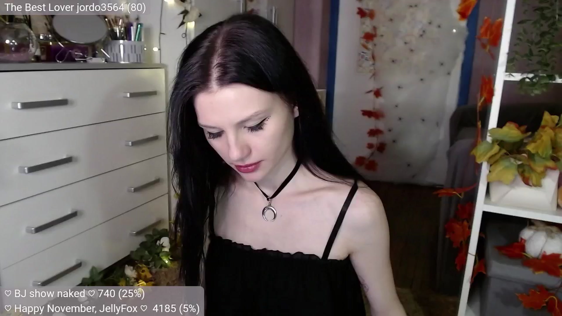 Gallery image thumbnail from JellyFox's myfreecams stream on, 11/08/2024, 08:00 image 3 of 20