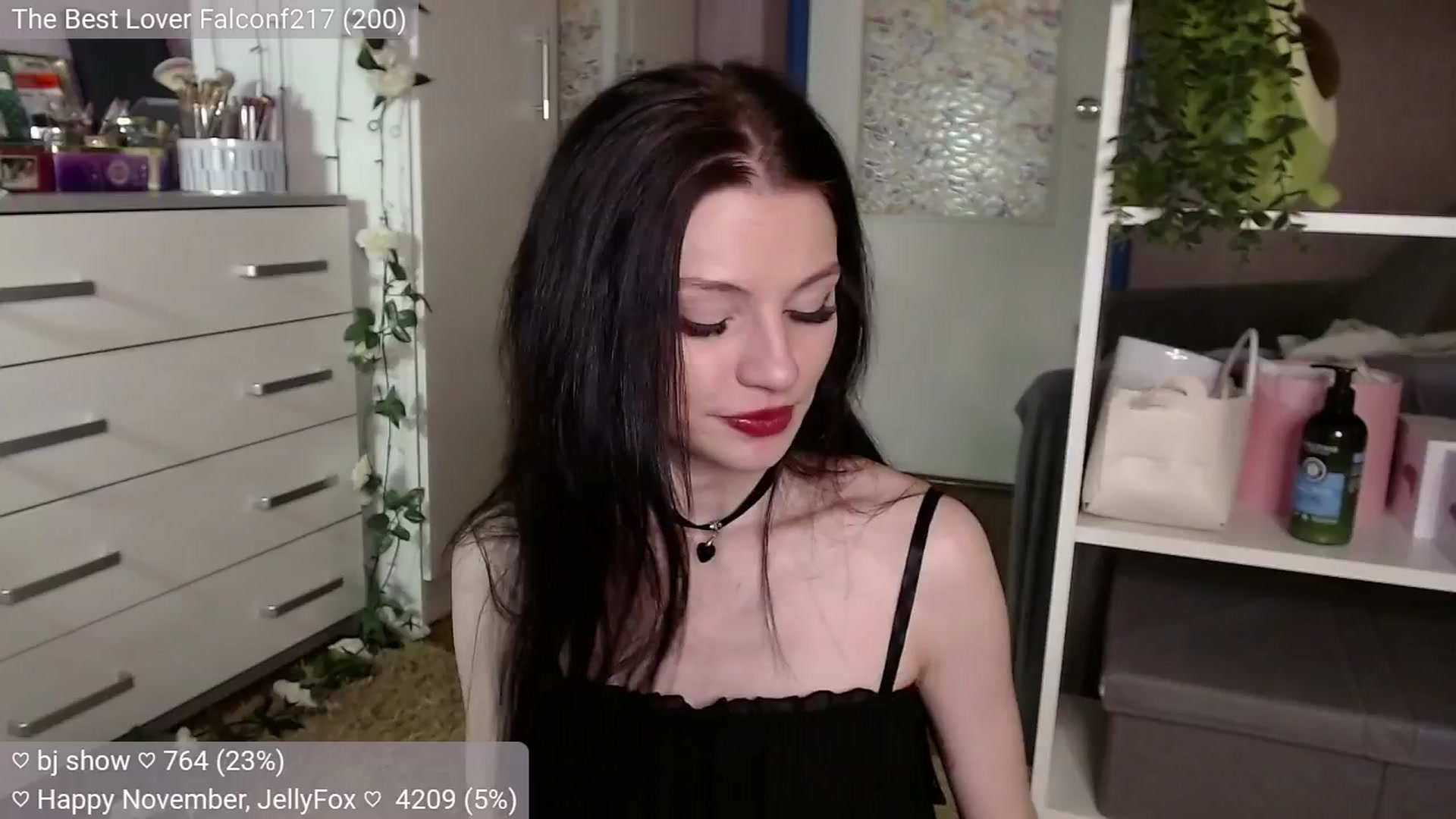 Gallery image thumbnail from JellyFox's myfreecams stream on, 11/28/2024, 07:42 image 7 of 20