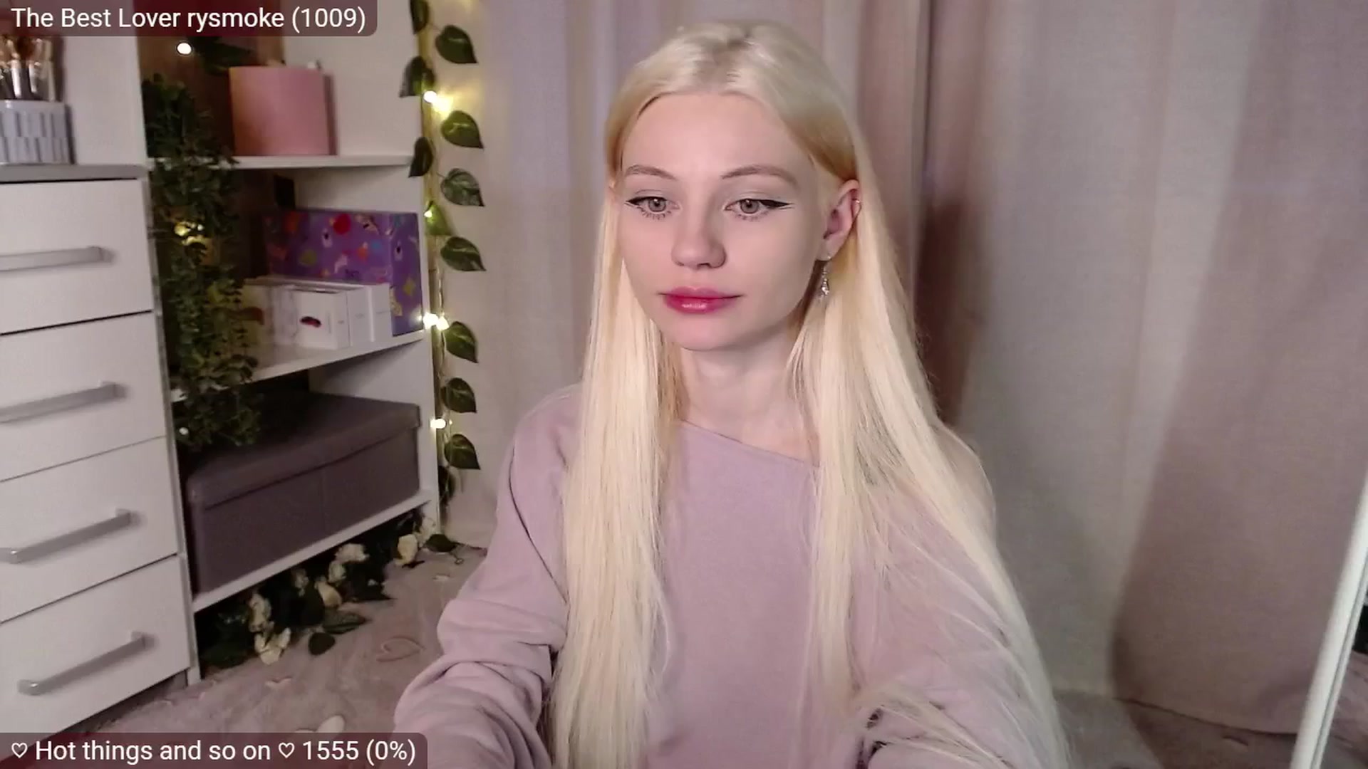 Gallery image thumbnail from JellyFox's myfreecams stream on, 04/04/2025, 05:11 image 14 of 20