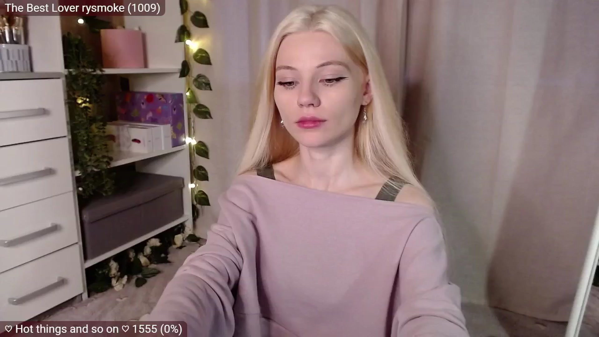 Gallery image thumbnail from JellyFox's myfreecams stream on, 04/04/2025, 05:11 image 10 of 20