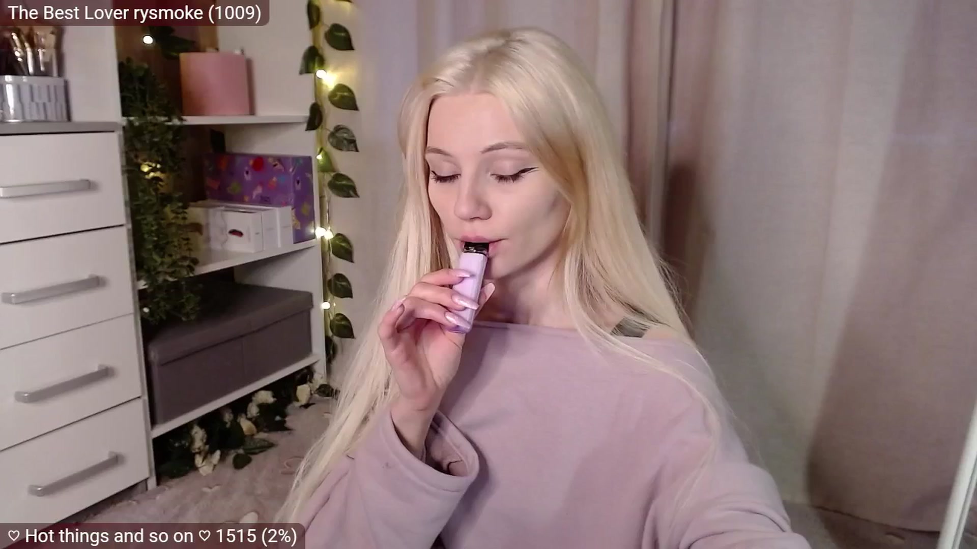 Gallery image thumbnail from JellyFox's myfreecams stream on, 04/04/2025, 06:07 image 11 of 20
