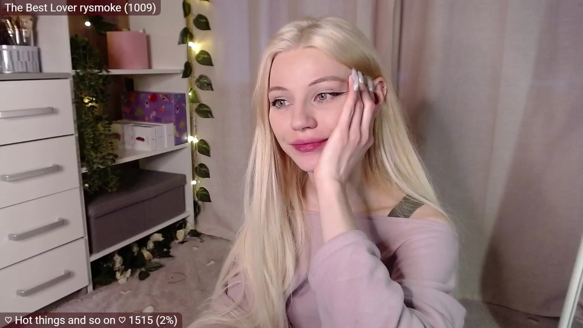 Gallery image thumbnail from JellyFox's myfreecams stream on, 04/04/2025, 06:07 image 16 of 20