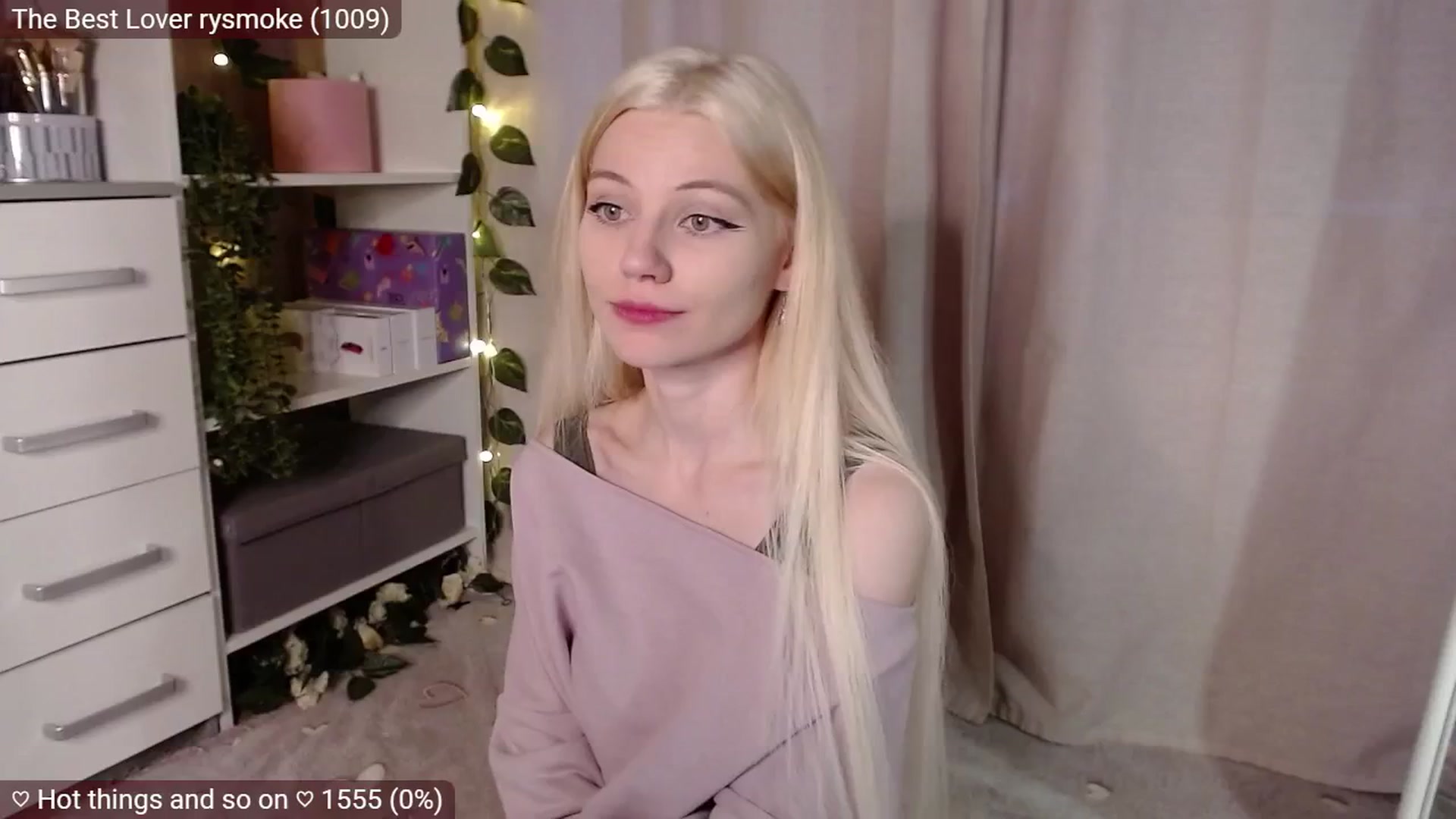 Gallery image thumbnail from JellyFox's myfreecams stream on, 04/04/2025, 06:07 image 6 of 20