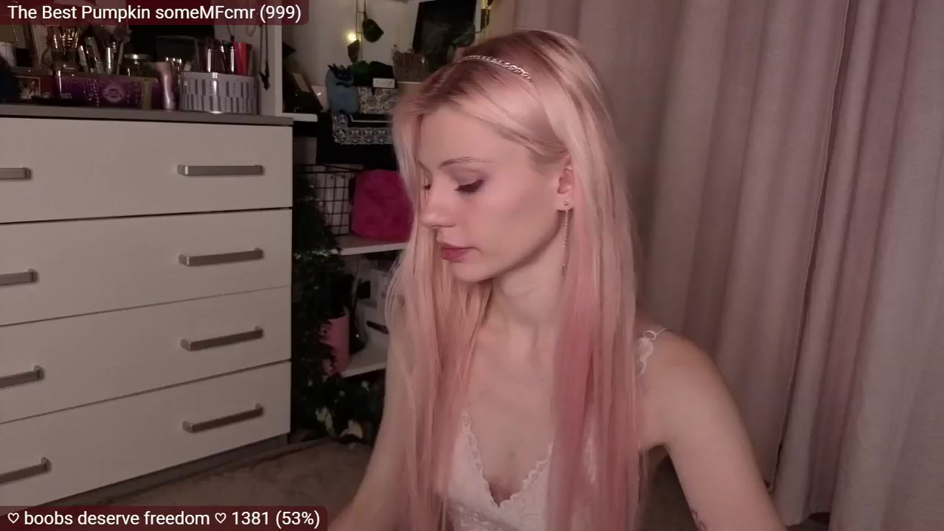 Gallery image thumbnail from JellyFox's myfreecams stream on, 11/19/2025, 04:55 image 16 of 20