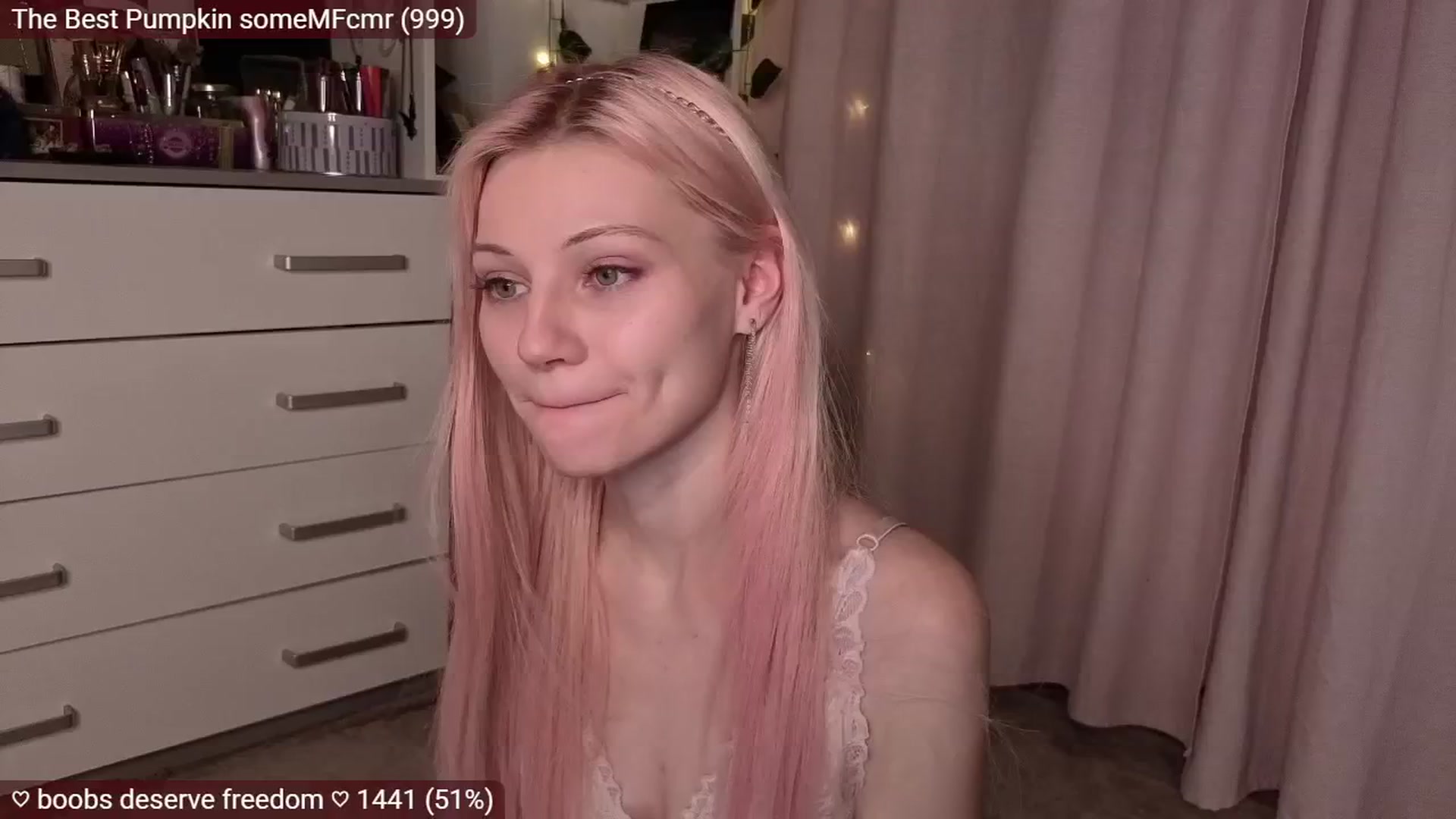 Gallery image thumbnail from JellyFox's myfreecams stream on, 11/19/2025, 04:55 image 15 of 20