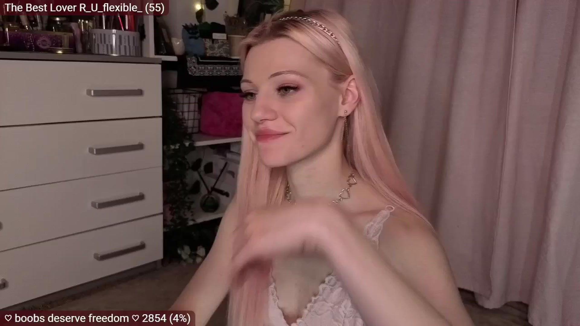 Gallery image thumbnail from JellyFox's myfreecams stream on, 11/23/2025, 07:04 image 6 of 20