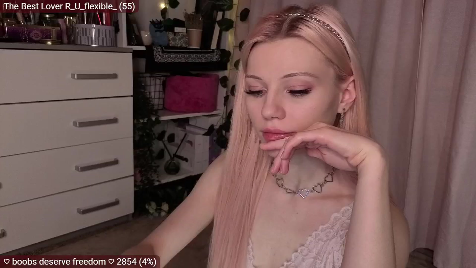 Gallery image thumbnail from JellyFox's myfreecams stream on, 11/23/2025, 07:04 image 10 of 20
