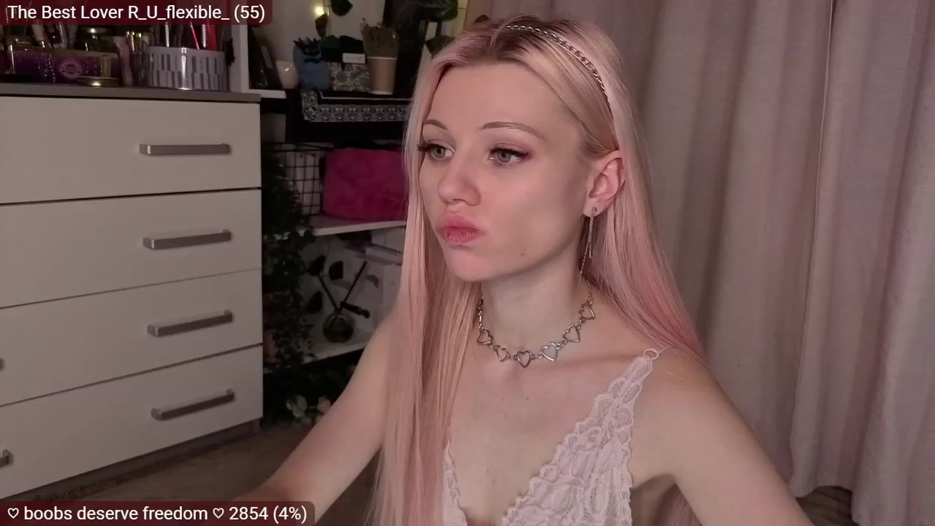 Gallery image thumbnail from JellyFox's myfreecams stream on, 11/23/2025, 07:04 image 2 of 20