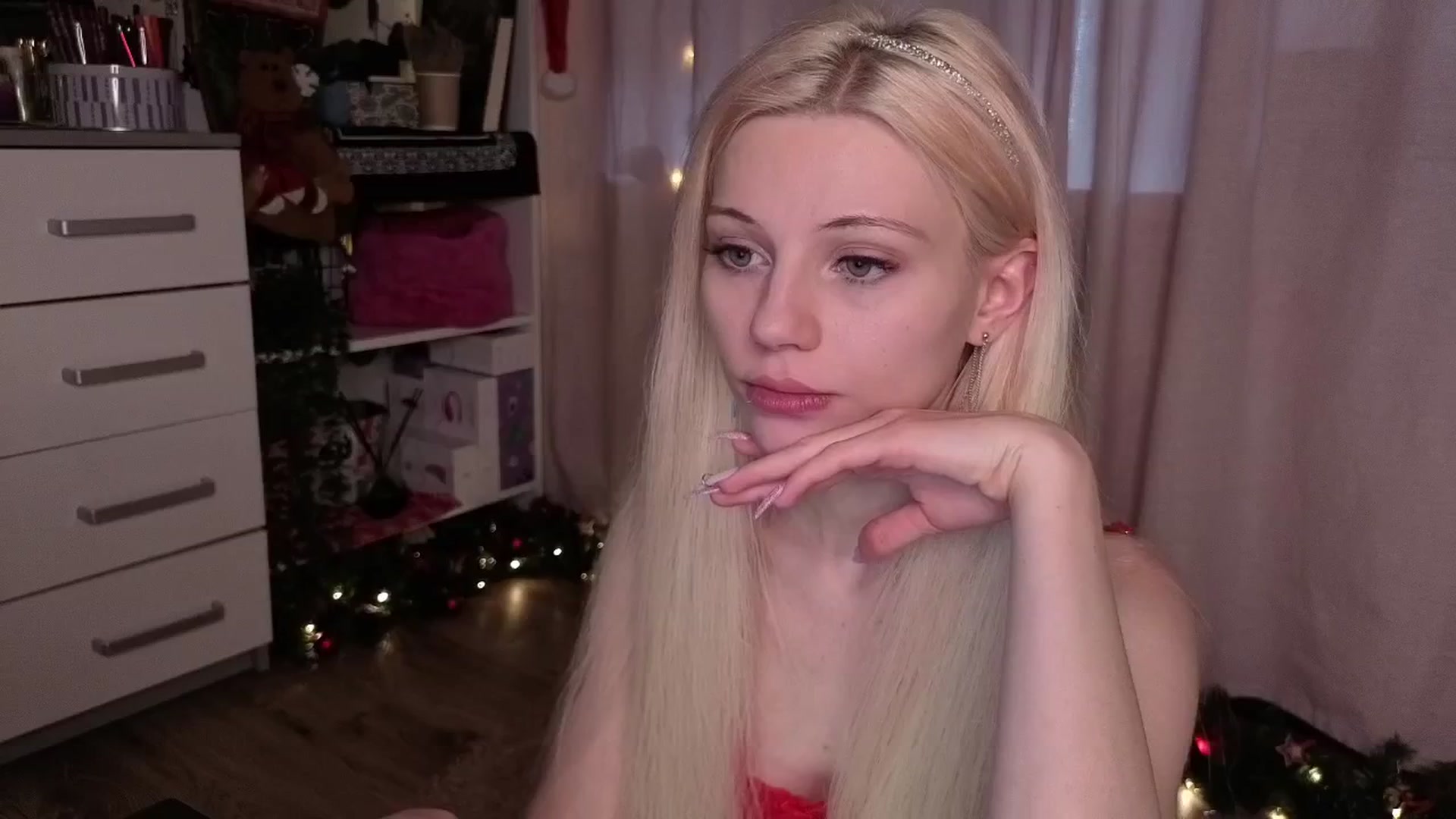 Gallery image thumbnail from JellyFox's myfreecams stream on, 12/26/2025, 10:08 image 10 of 20