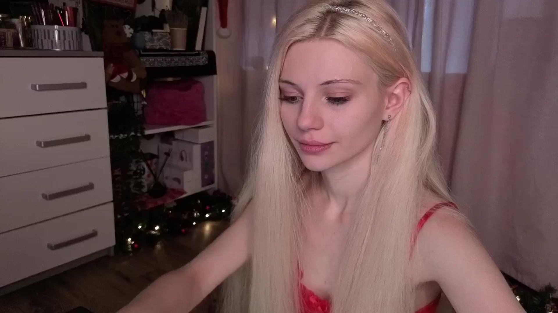 Gallery image thumbnail from JellyFox's myfreecams stream on, 12/26/2025, 10:08 image 15 of 20