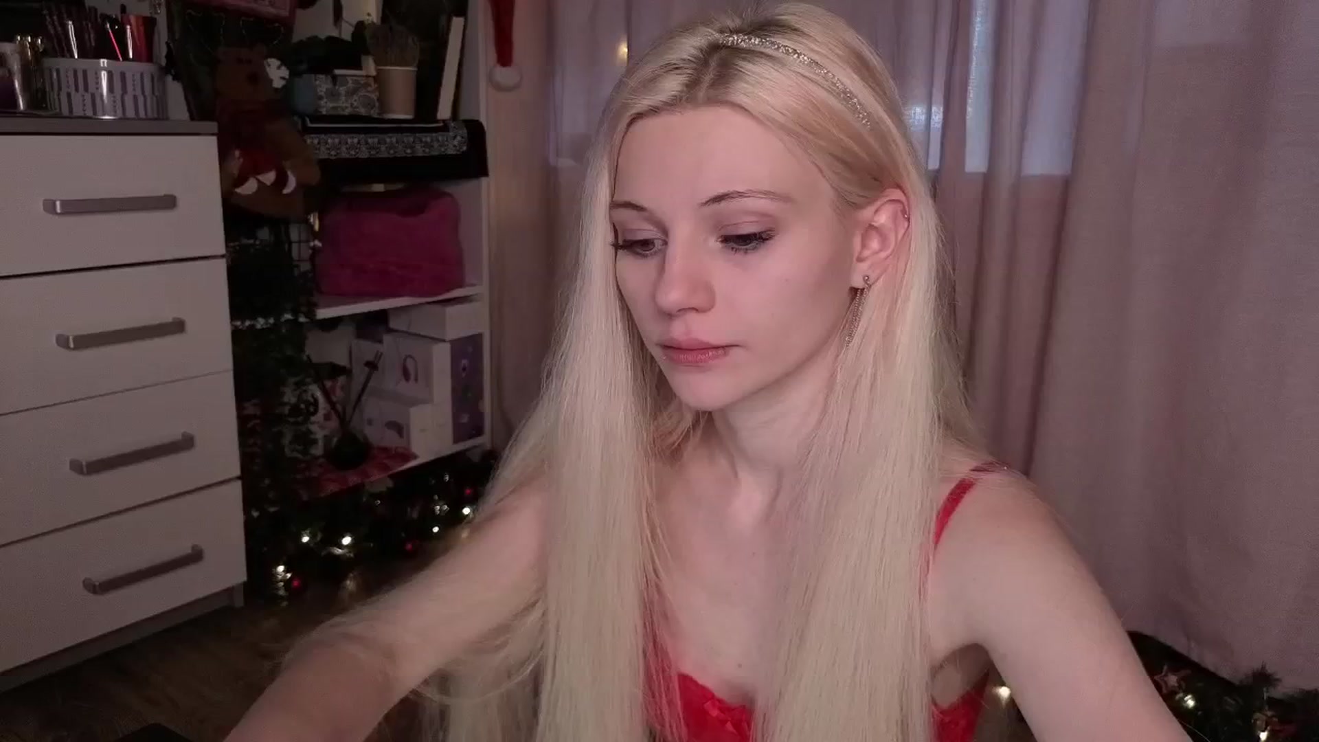 Gallery image thumbnail from JellyFox's myfreecams stream on, 12/26/2025, 10:08 image 9 of 20
