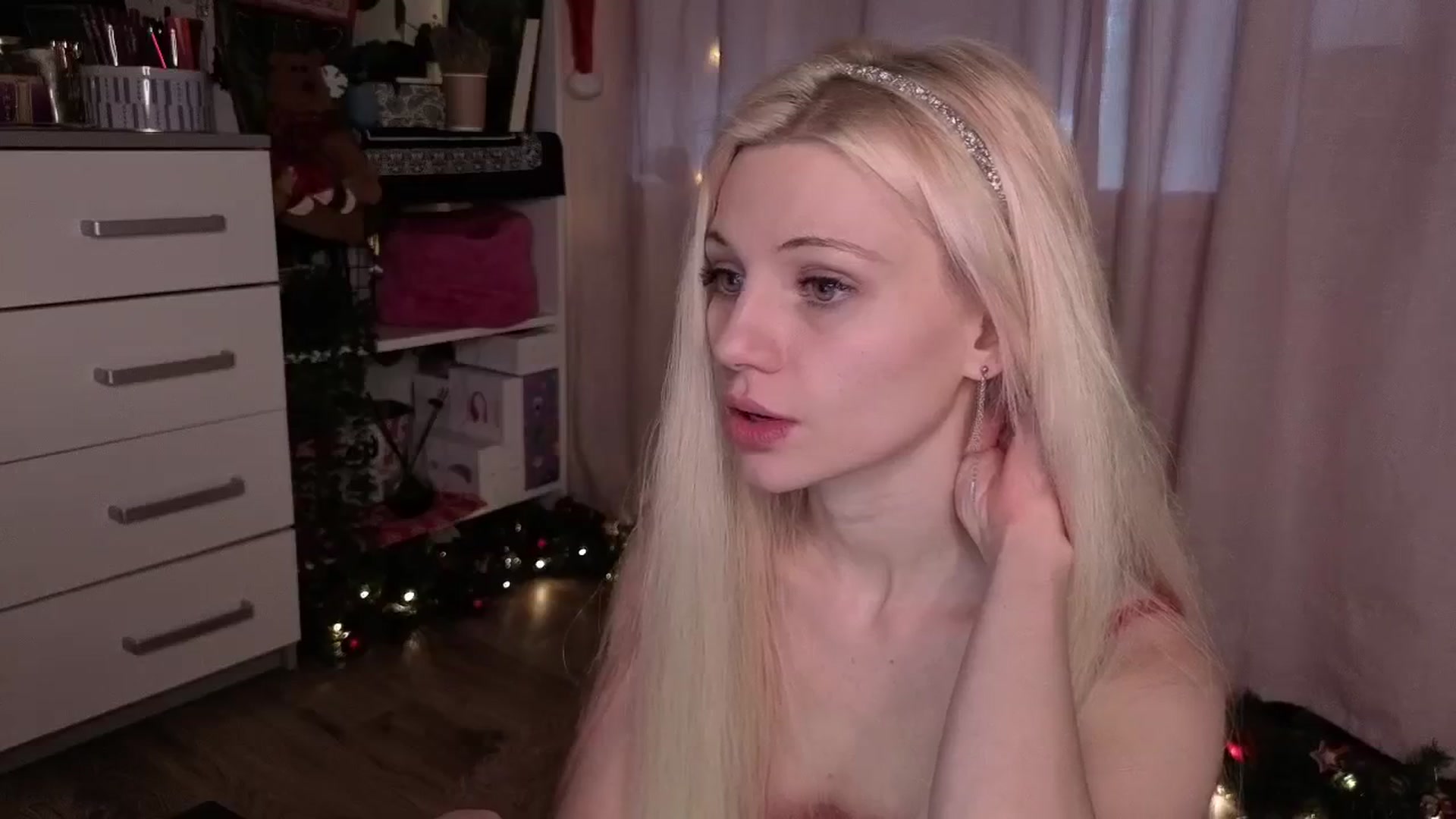 Gallery image thumbnail from JellyFox's myfreecams stream on, 12/26/2025, 10:08 image 19 of 20