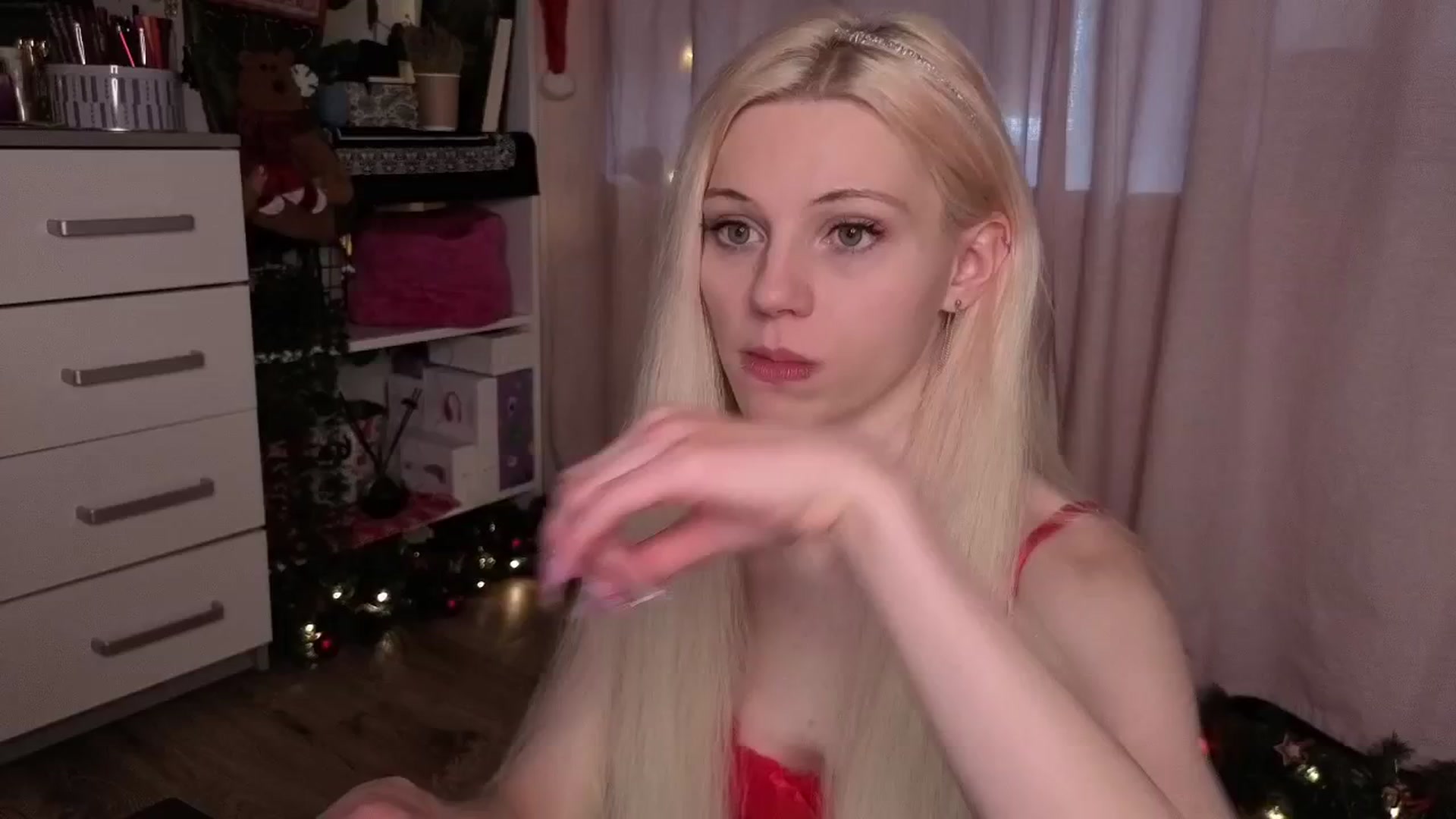 Gallery image thumbnail from JellyFox's myfreecams stream on, 12/26/2025, 10:08 image 8 of 20
