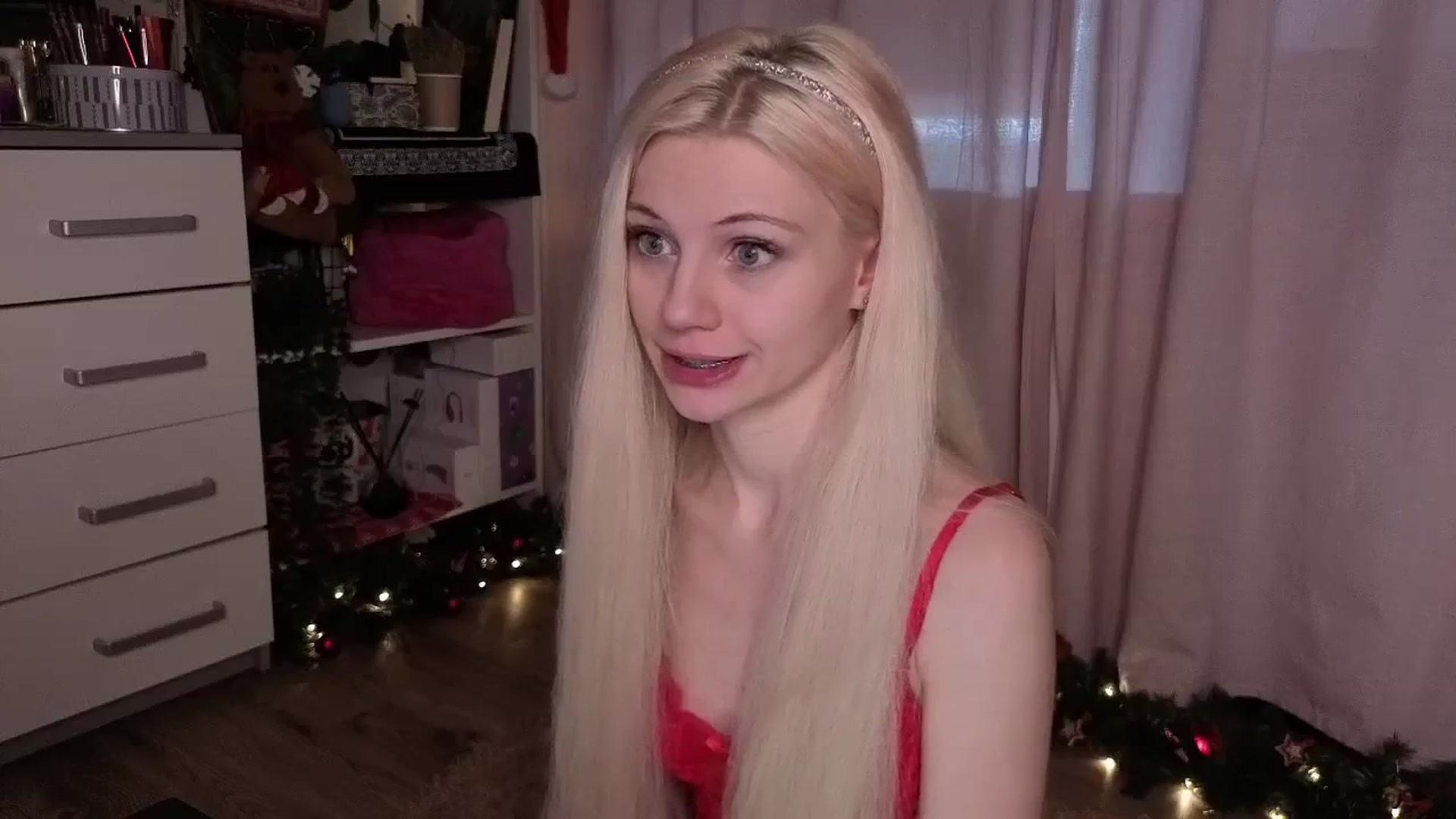 Gallery image thumbnail from JellyFox's myfreecams stream on, 12/26/2025, 10:08 image 13 of 20