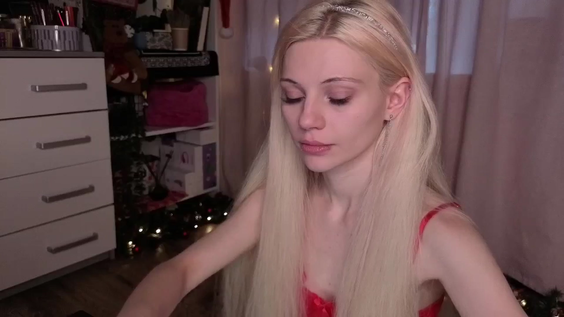 Gallery image thumbnail from JellyFox's myfreecams stream on, 12/26/2025, 10:08 image 16 of 20