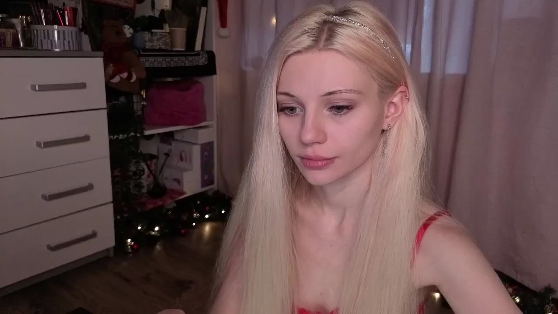 Gallery image thumbnail from JellyFox's myfreecams stream on, 12/26/2025, 10:08 image 18 of 20