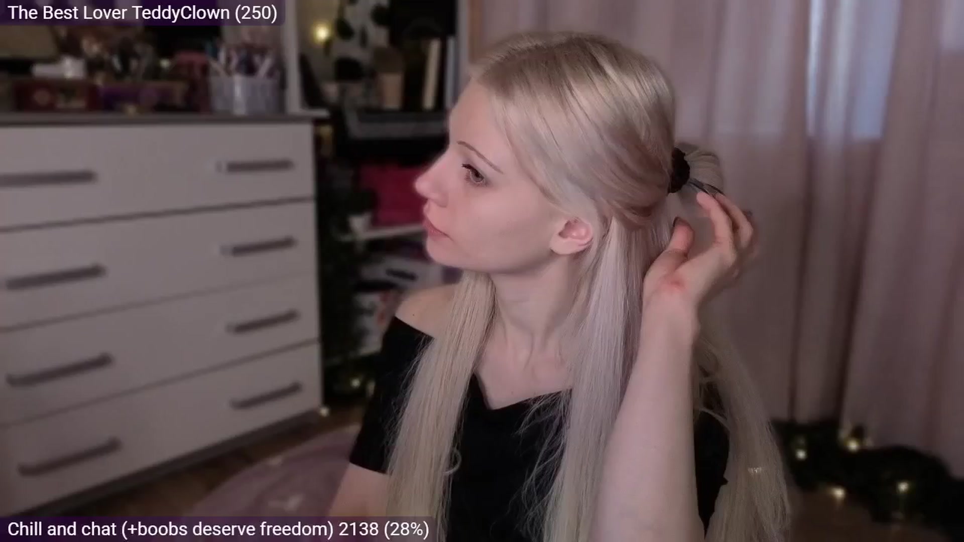 Gallery image thumbnail from JellyFox's myfreecams stream on, 03/22/2026, 07:38 image 4 of 20