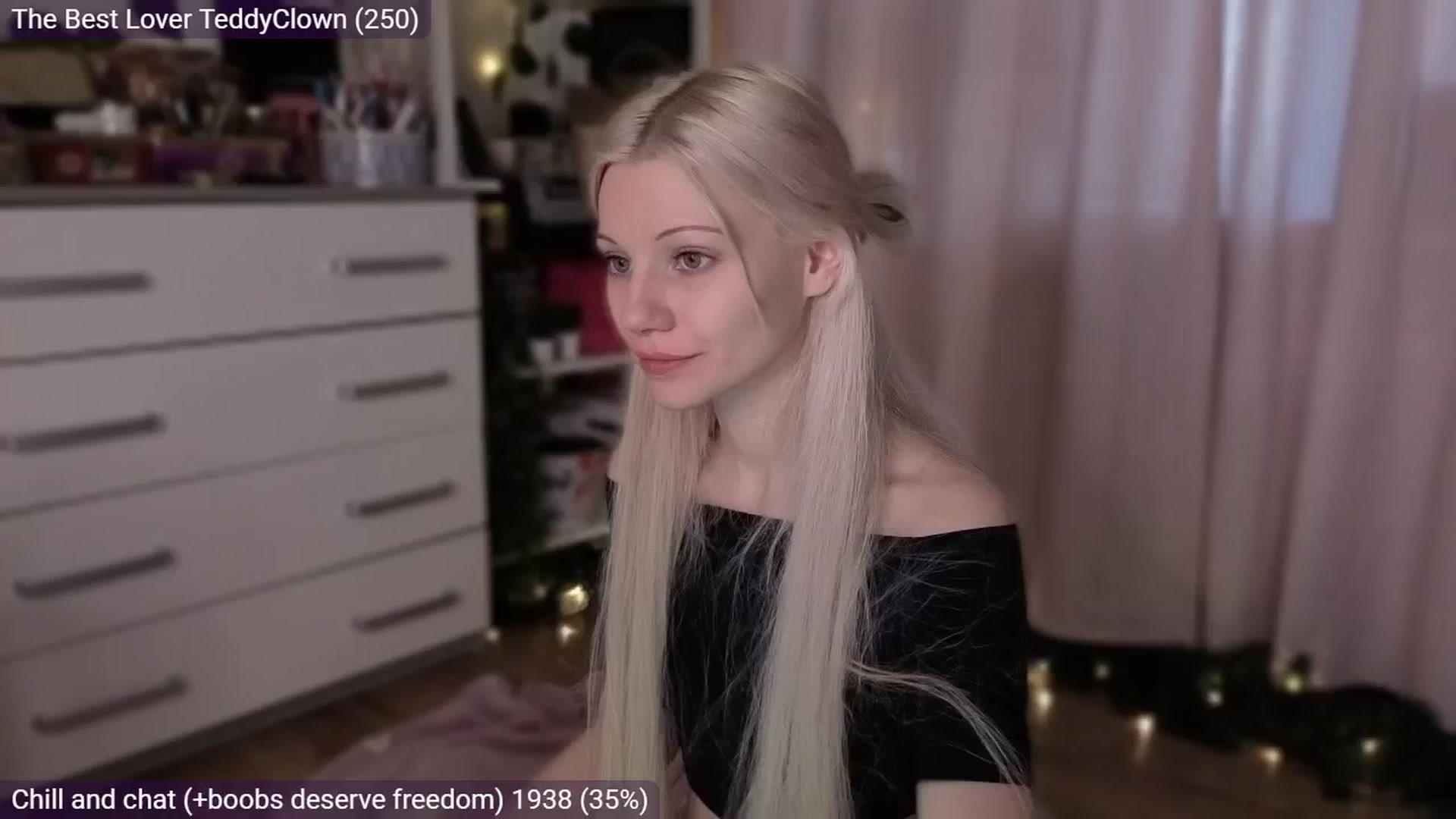 Gallery image thumbnail from JellyFox's myfreecams stream on, 03/22/2026, 07:38 image 8 of 20