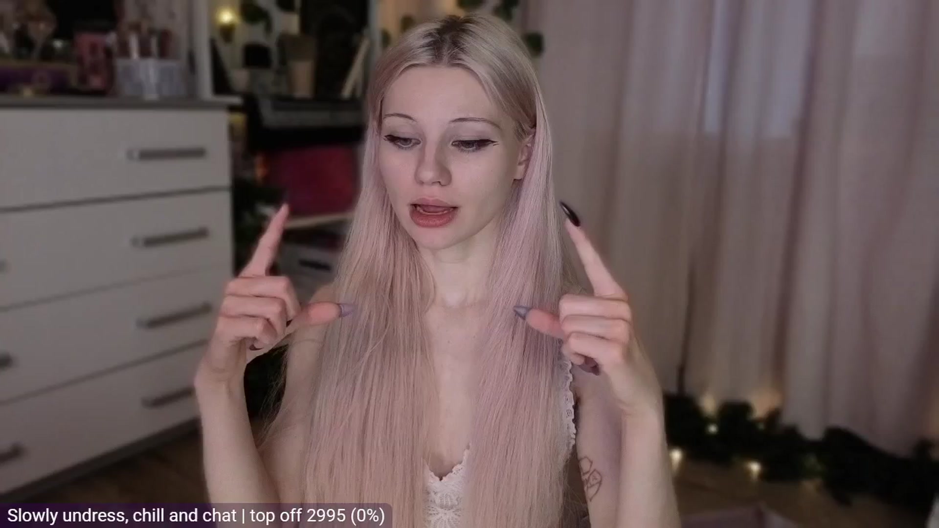Gallery image thumbnail from JellyFox's myfreecams stream on, 04/16/2026, 05:38 image 13 of 20