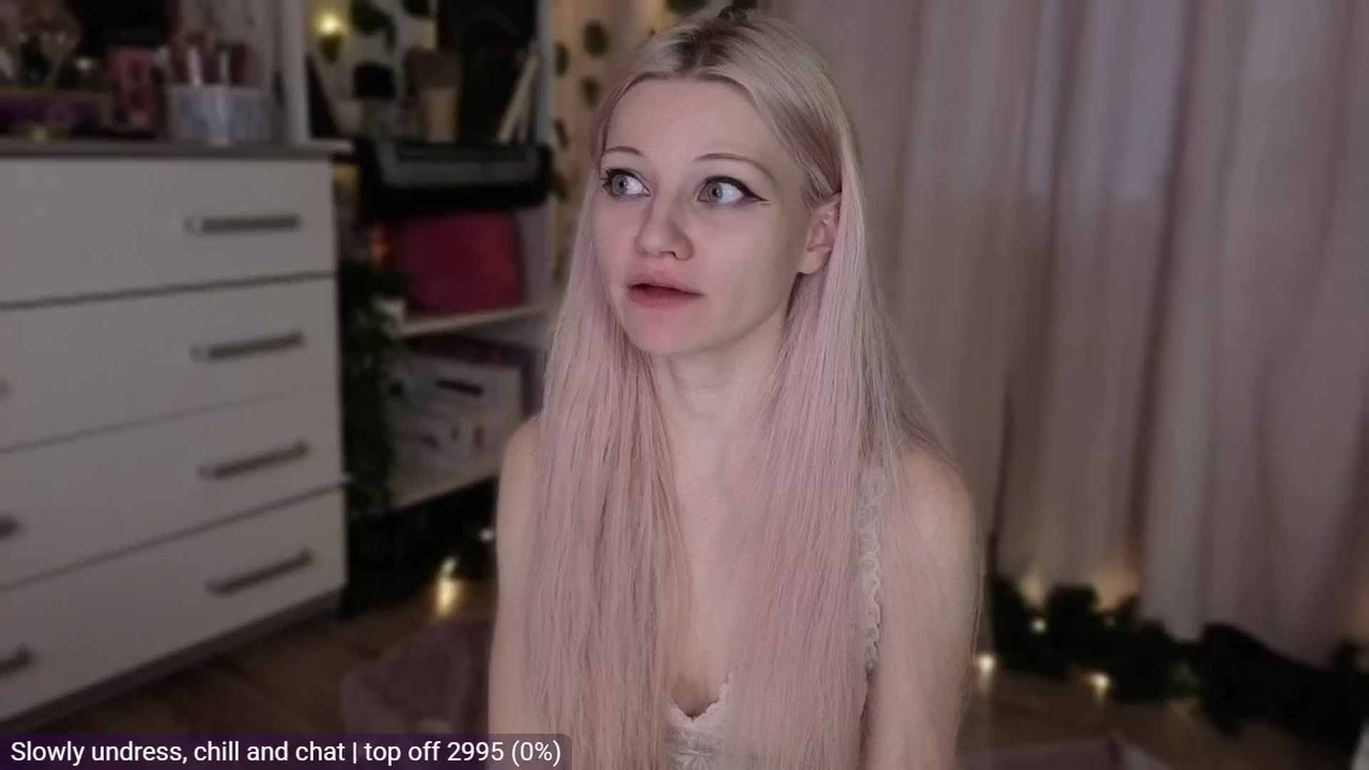 Gallery image thumbnail from JellyFox's myfreecams stream on, 04/16/2026, 05:38 image 2 of 20