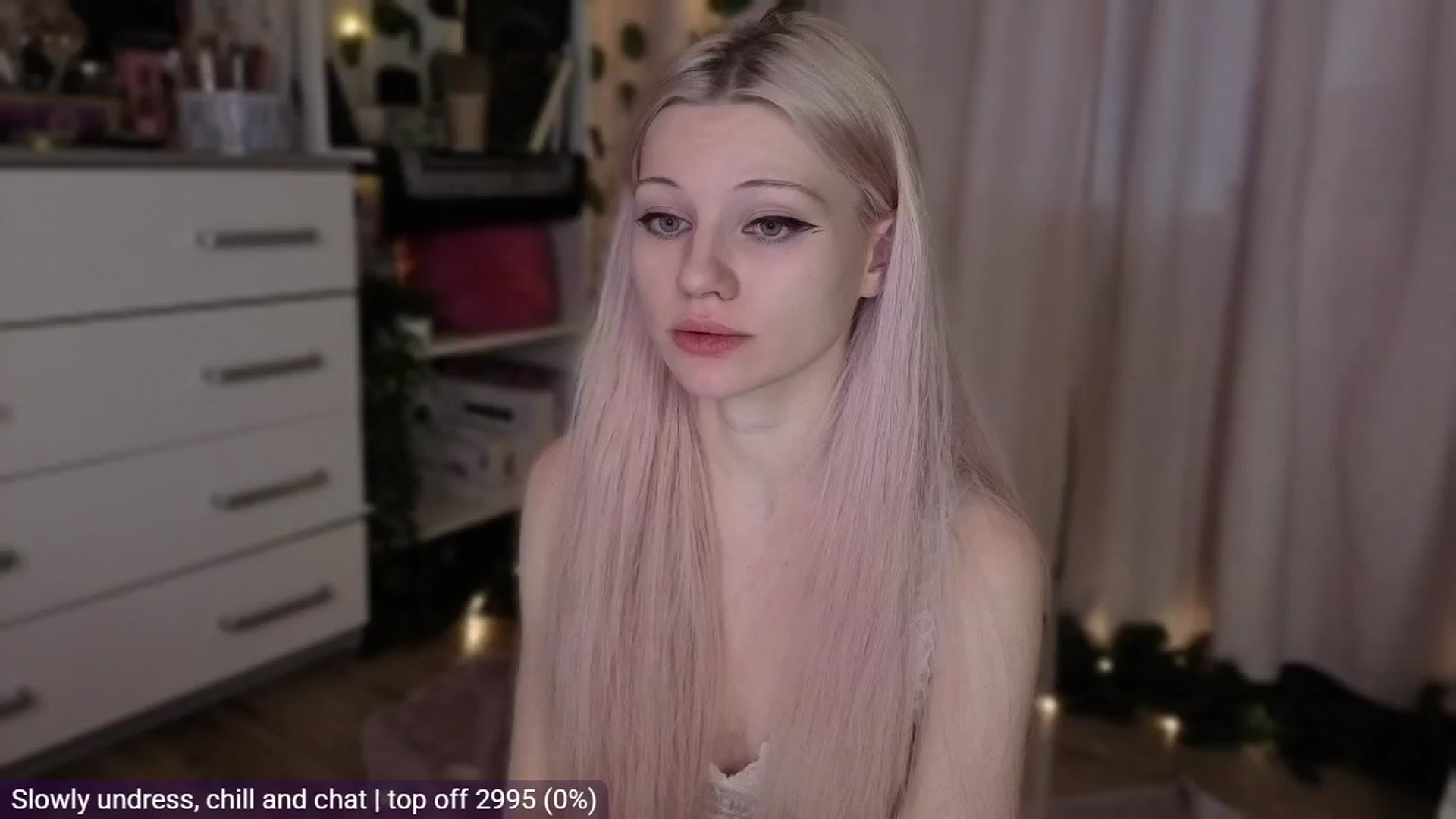 Gallery image thumbnail from JellyFox's myfreecams stream on, 04/16/2026, 05:38 image 4 of 20