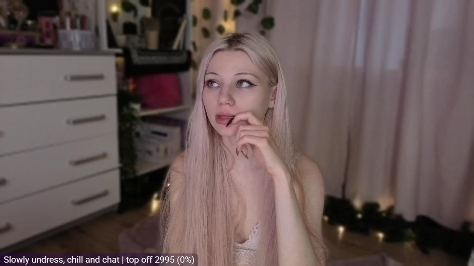 Gallery image thumbnail from JellyFox's myfreecams stream on, 04/16/2026, 05:38 image 10 of 20