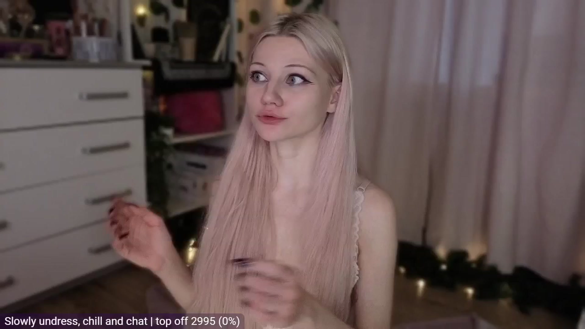 Gallery image thumbnail from JellyFox's myfreecams stream on, 04/16/2026, 05:38 image 12 of 20