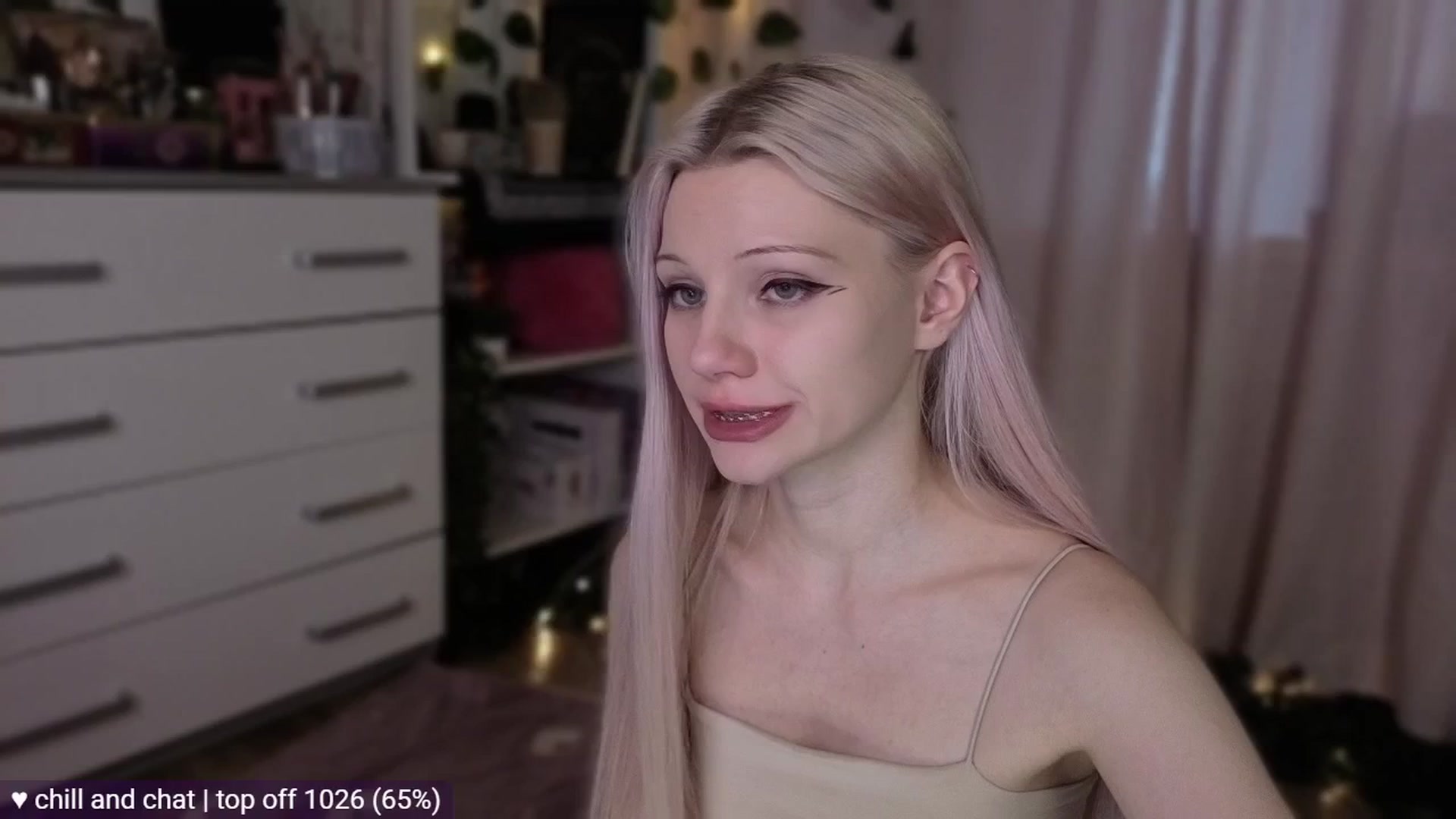 Gallery image thumbnail from JellyFox's myfreecams stream on, 04/19/2026, 06:48 image 13 of 20