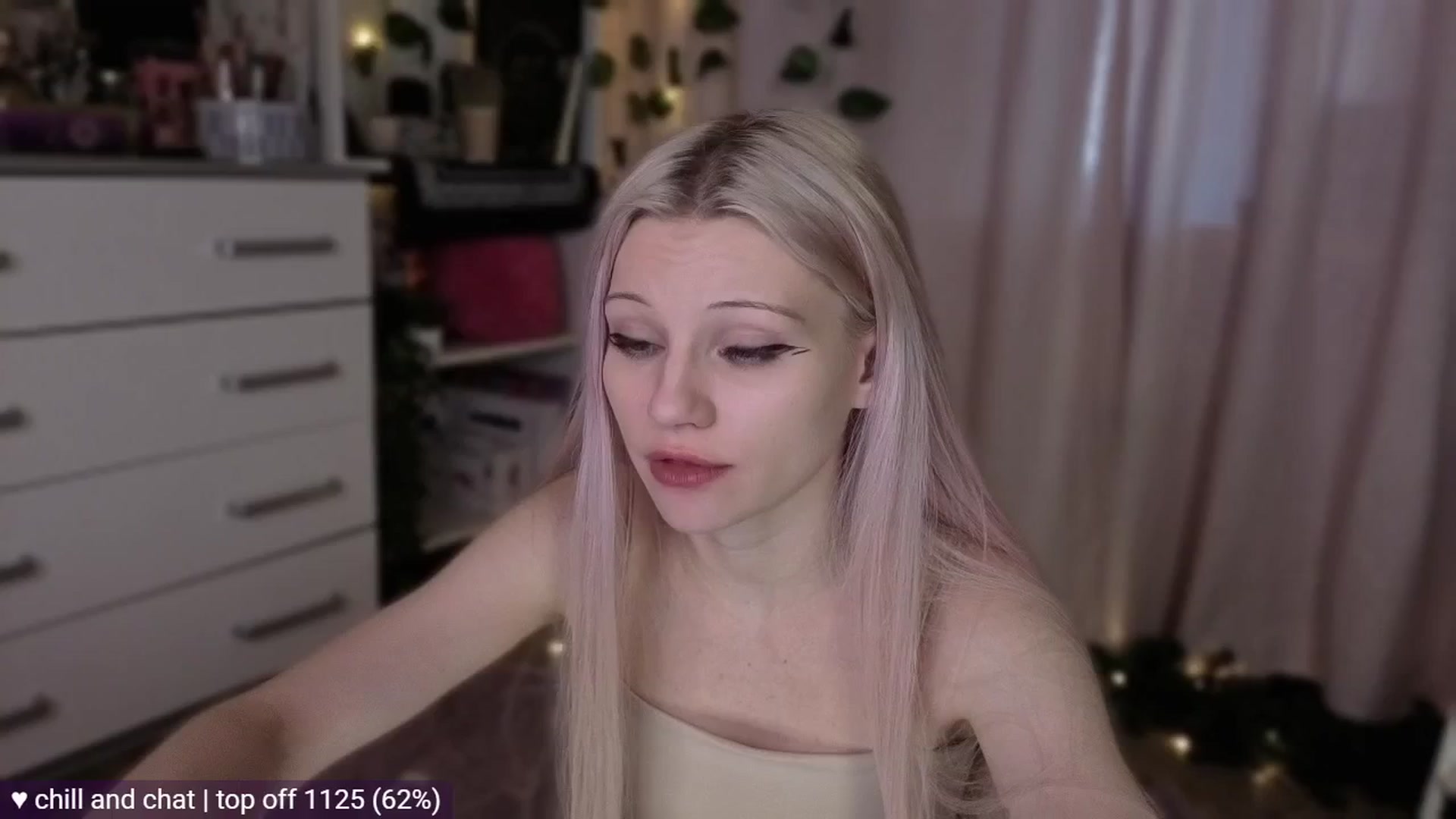 Gallery image thumbnail from JellyFox's myfreecams stream on, 04/19/2026, 06:48 image 3 of 20