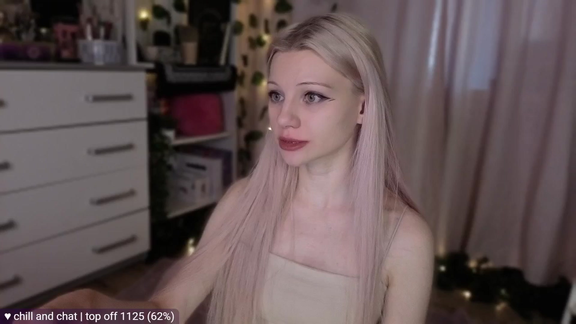 Gallery image thumbnail from JellyFox's myfreecams stream on, 04/19/2026, 06:48 image 2 of 20