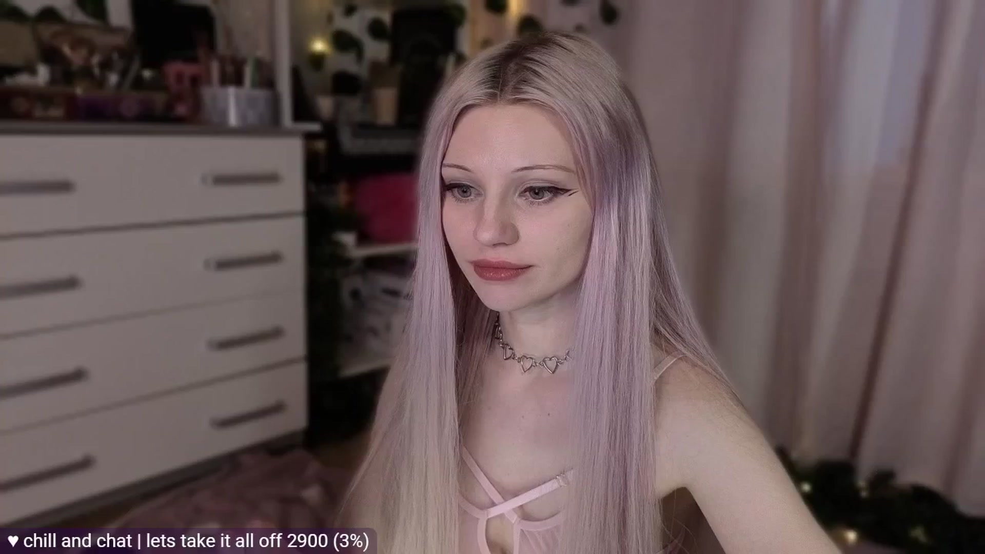 Gallery image thumbnail from JellyFox's myfreecams stream on, 04/21/2026, 03:50 image 9 of 20