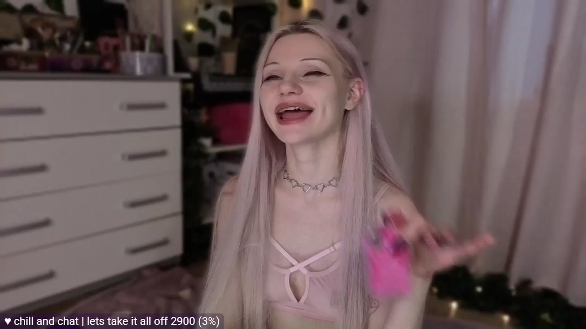 Gallery image thumbnail from JellyFox's myfreecams stream on, 04/21/2026, 03:50 image 12 of 20