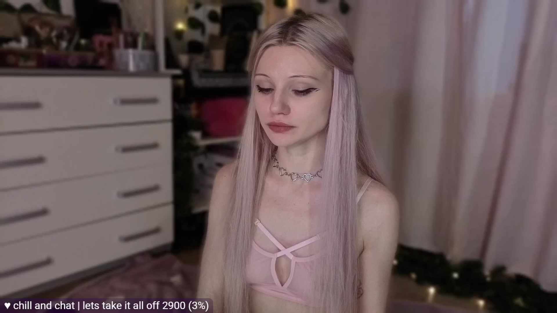 Gallery image thumbnail from JellyFox's myfreecams stream on, 04/21/2026, 03:50 image 13 of 20