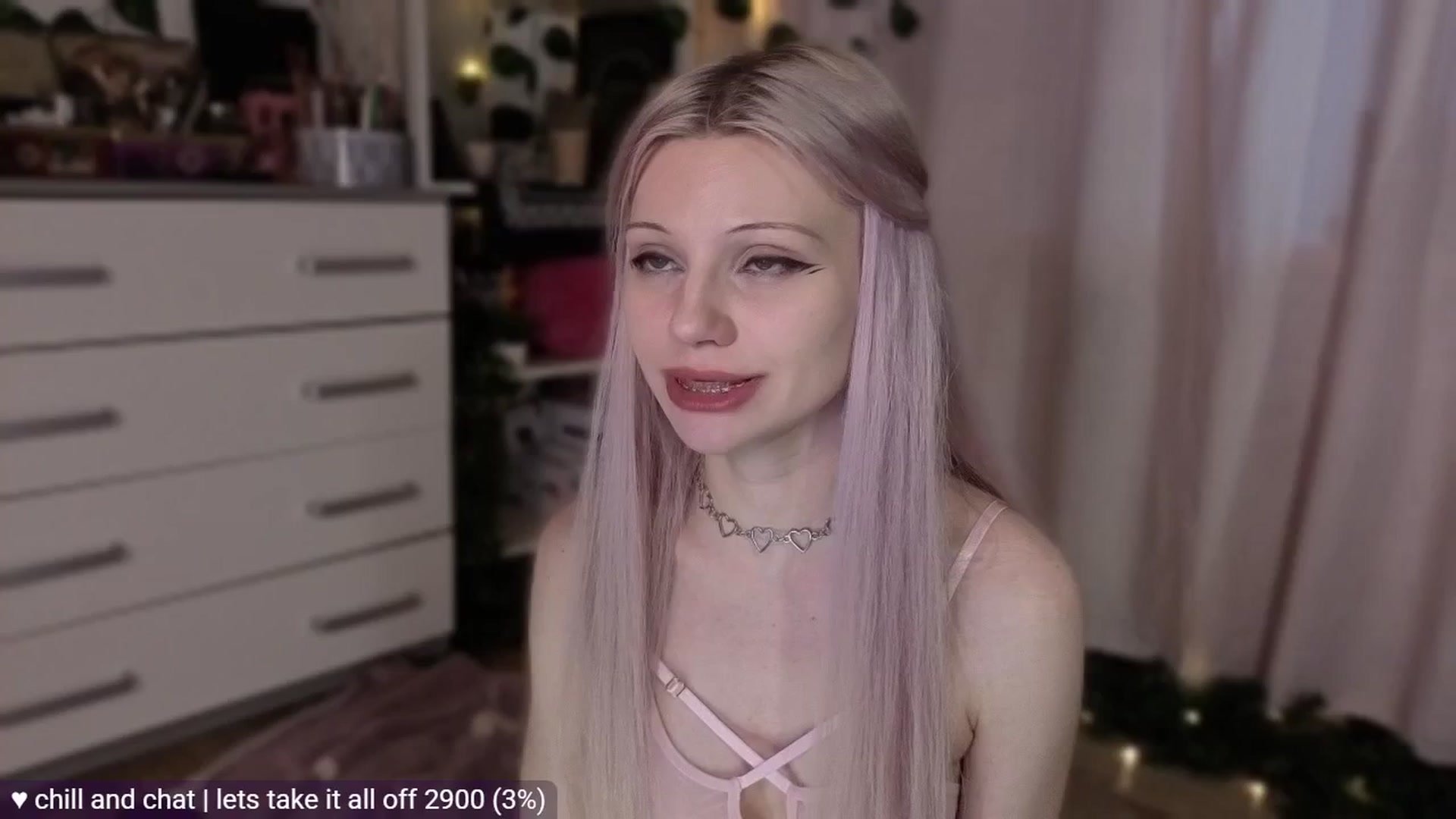 Gallery image thumbnail from JellyFox's myfreecams stream on, 04/21/2026, 03:50 image 16 of 20
