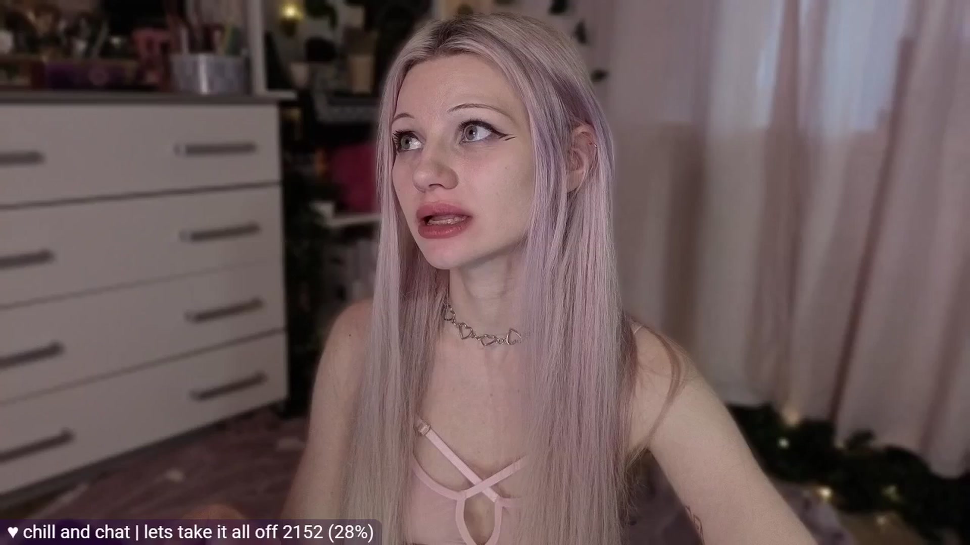 Gallery image thumbnail from JellyFox's myfreecams stream on, 04/21/2026, 06:04 image 11 of 20