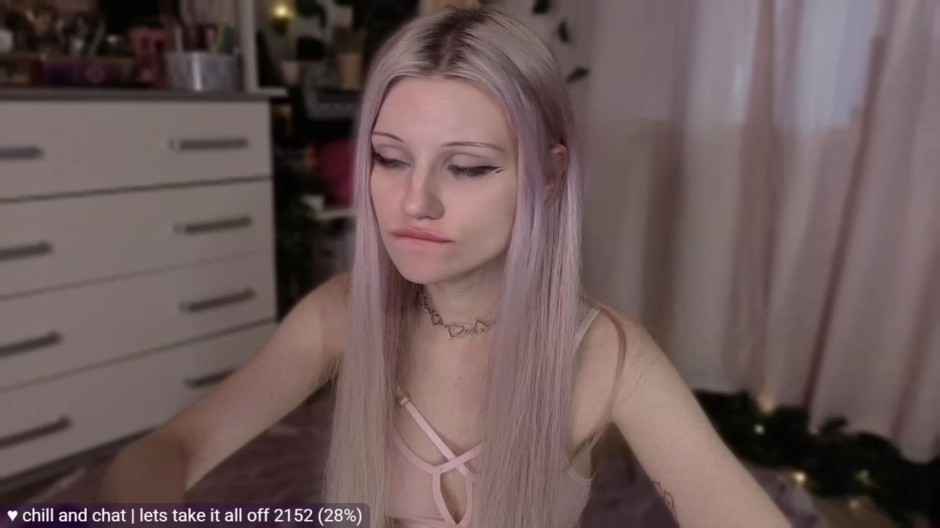 Gallery image thumbnail from JellyFox's myfreecams stream on, 04/21/2026, 06:04 image 12 of 20