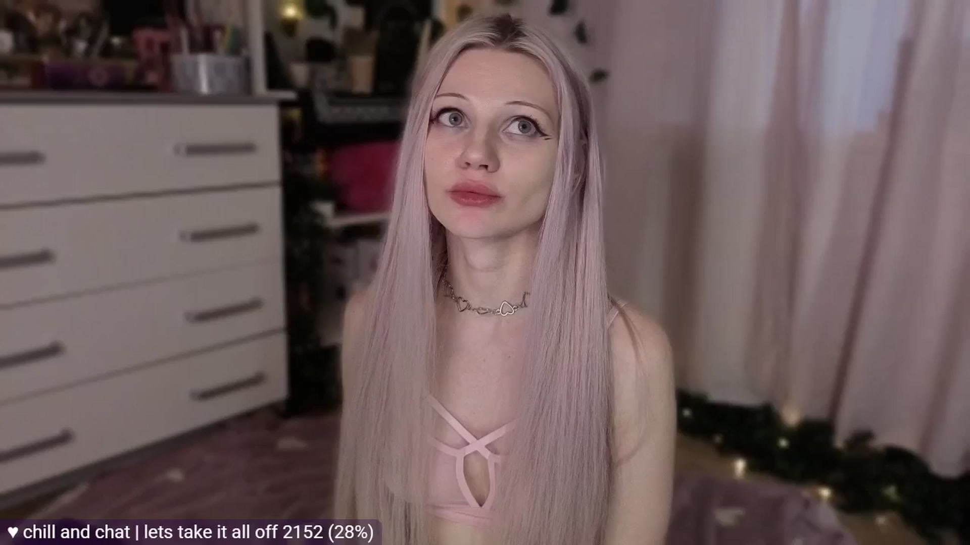Gallery image thumbnail from JellyFox's myfreecams stream on, 04/21/2026, 06:04 image 14 of 20