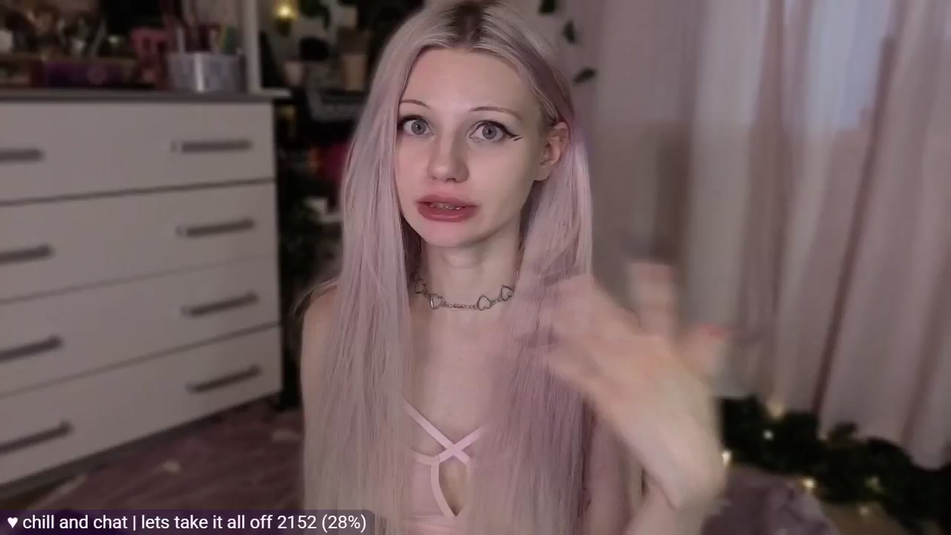 Gallery image thumbnail from JellyFox's myfreecams stream on, 04/21/2026, 06:04 image 15 of 20