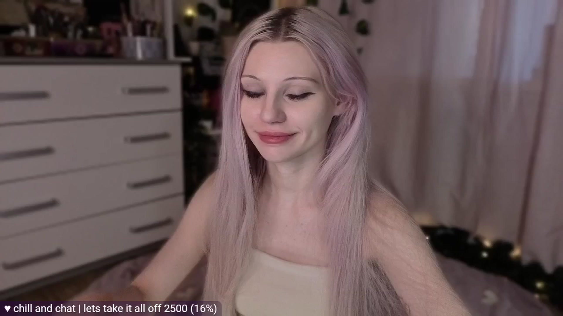Gallery image thumbnail from JellyFox's myfreecams stream on, 04/22/2026, 04:58 image 8 of 20
