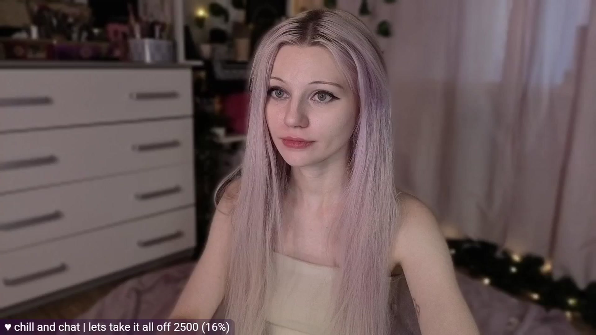 Gallery image thumbnail from JellyFox's myfreecams stream on, 04/22/2026, 04:58 image 18 of 20