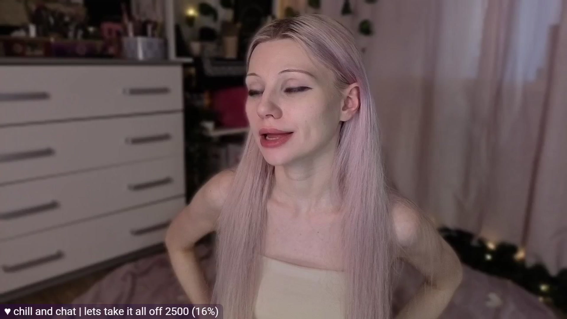 Gallery image thumbnail from JellyFox's myfreecams stream on, 04/22/2026, 04:58 image 10 of 20