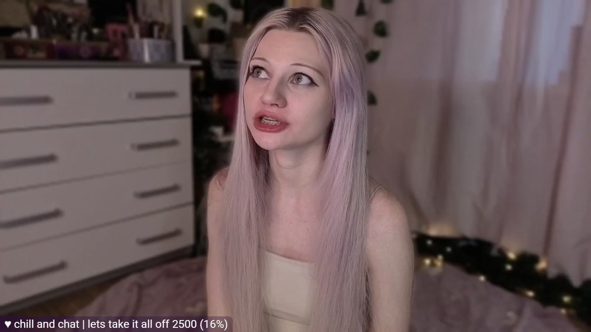 Gallery image thumbnail from JellyFox's myfreecams stream on, 04/22/2026, 04:58 image 14 of 20