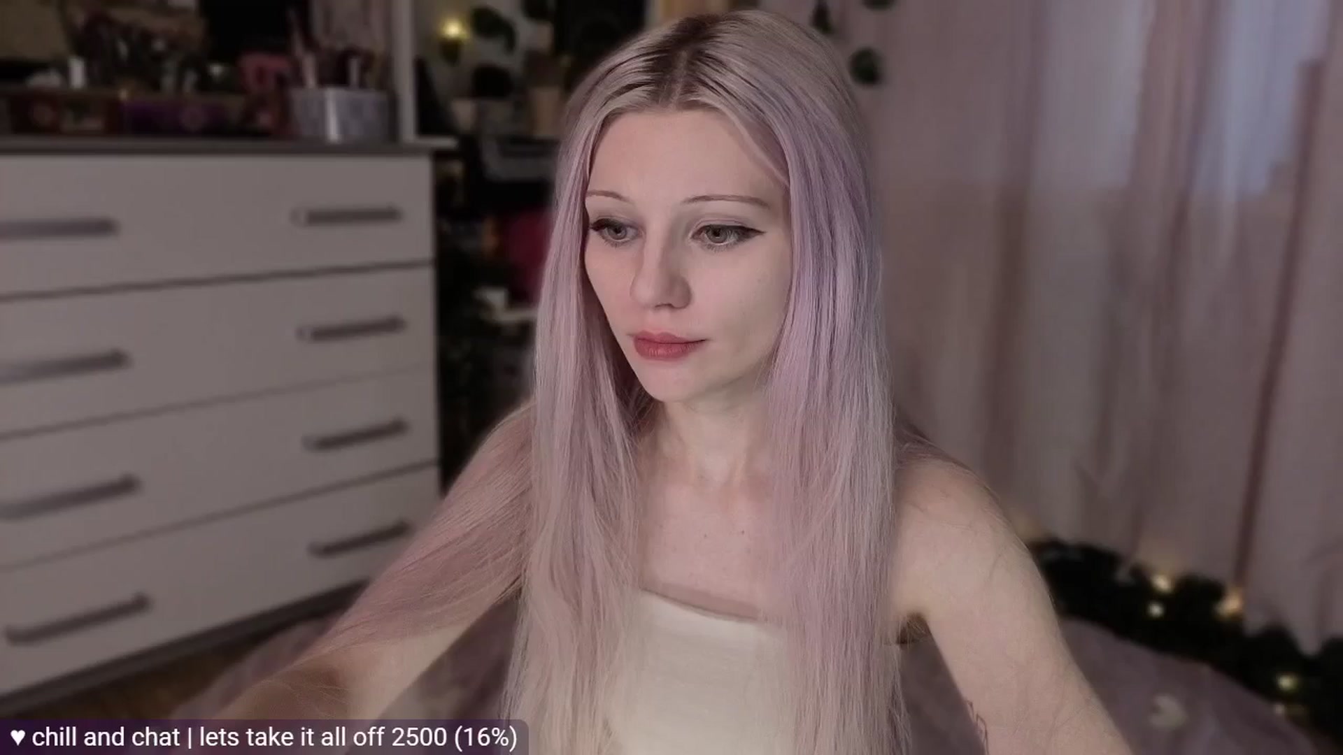 Gallery image thumbnail from JellyFox's myfreecams stream on, 04/22/2026, 04:58 image 2 of 20