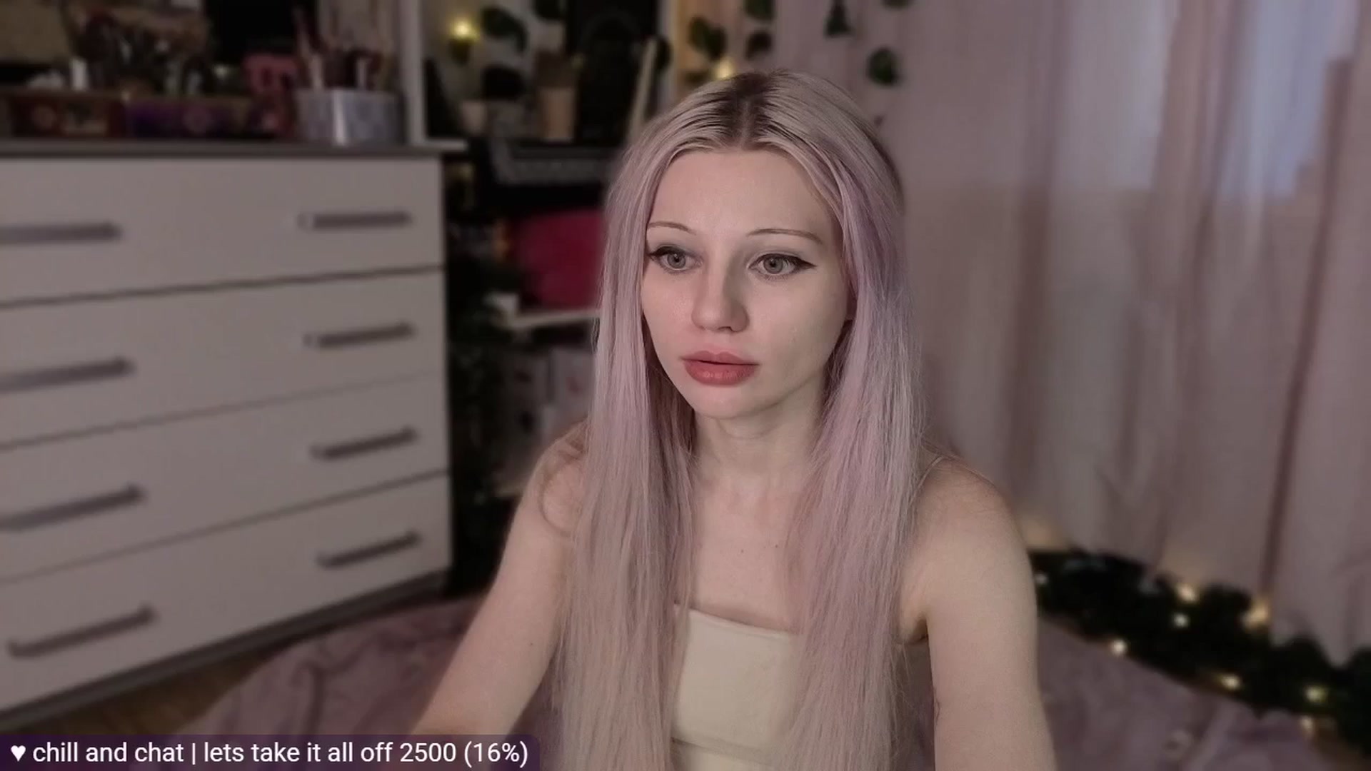 Gallery image thumbnail from JellyFox's myfreecams stream on, 04/22/2026, 04:58 image 19 of 20