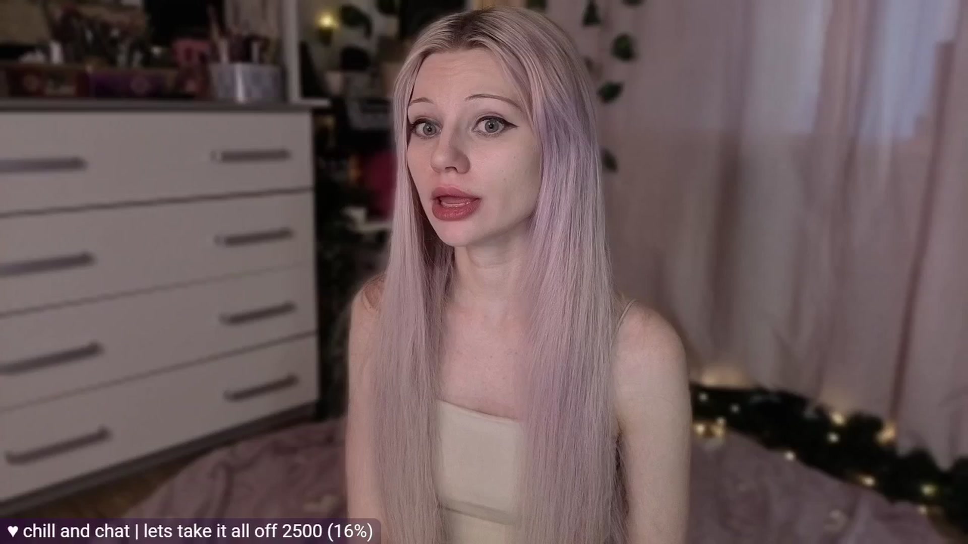 Gallery image thumbnail from JellyFox's myfreecams stream on, 04/22/2026, 04:58 image 16 of 20