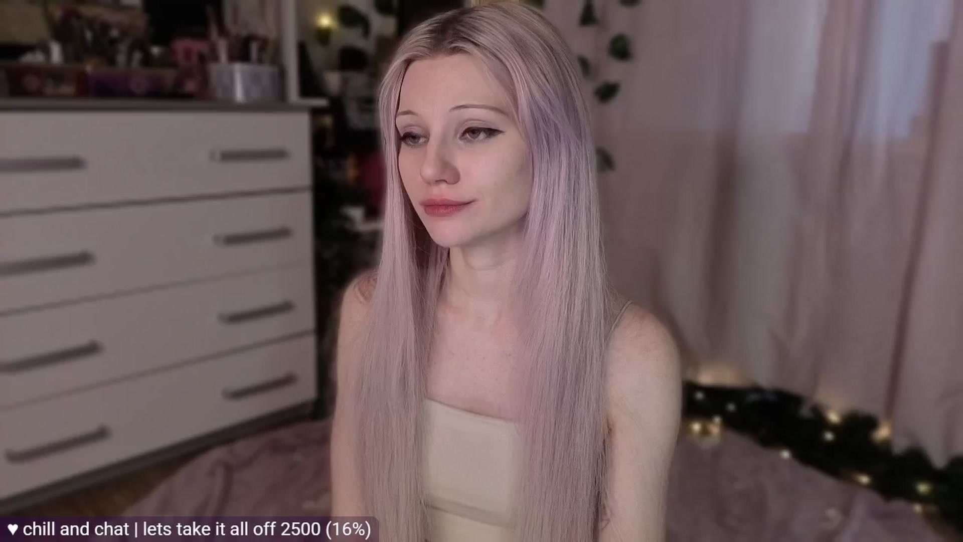 Gallery image thumbnail from JellyFox's myfreecams stream on, 04/22/2026, 04:58 image 15 of 20
